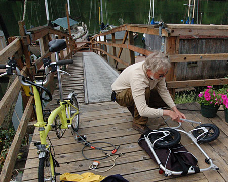 准备帆运网络和踏板电源沿波特兰，俄勒冈州的河流，2009年照片作者：jeff gerritsen
