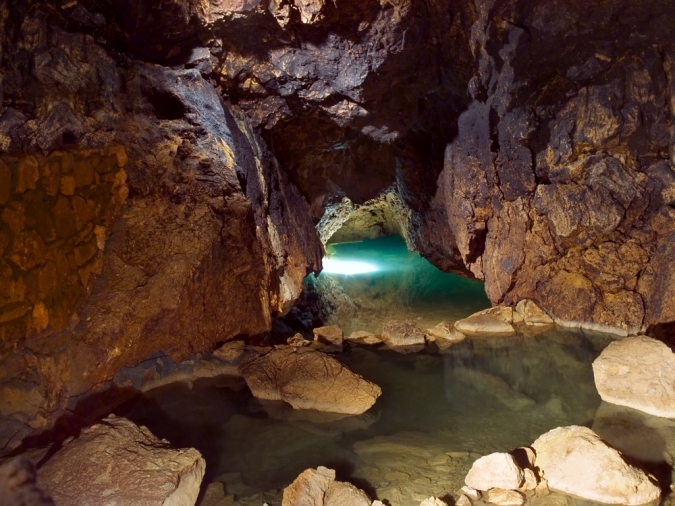 地下水生环境为许多古洞穴群落提供了中小和大的生态位