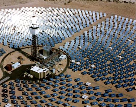 BrightSource公司的LPT太阳能热系统位于莫哈韦沙漠