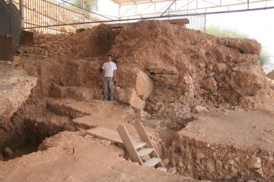 在QESEM洞穴中挖掘;照片：特拉维夫大学