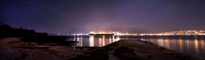 法尔茅斯巨型自然港的灯光
