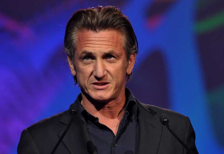 Sean Penn和Charlie Sheen支持海地浮雕