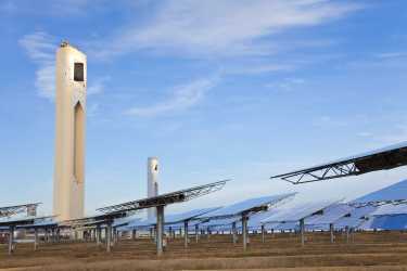 谷歌在世界上最大的太阳能发电塔投资工厂