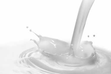 牛奶中的亚硝酸盐中毒导致中国三名儿童死亡
