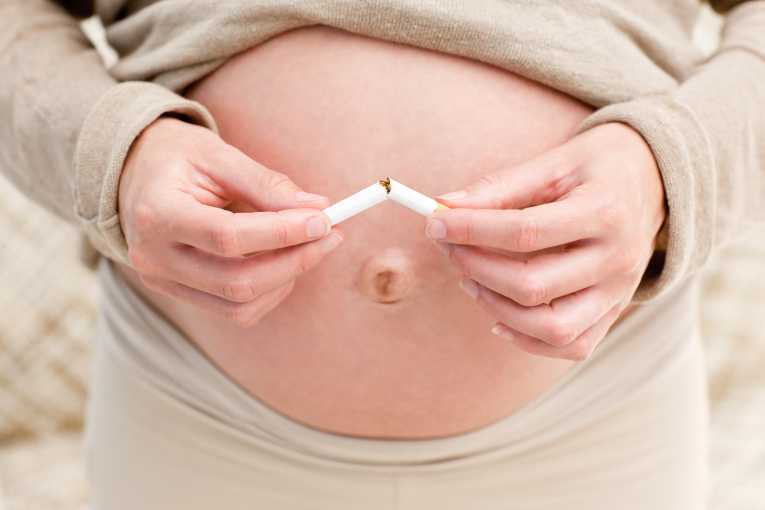 在怀孕期间停止吸烟会降低婴儿的健康风险必威国际必威官网“title=